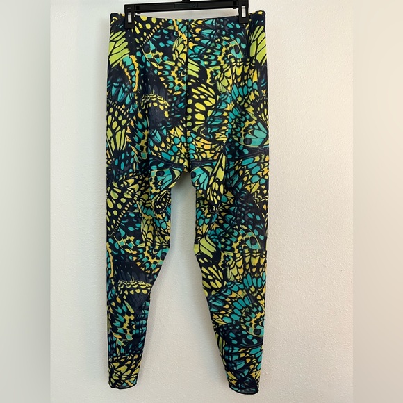 Fabletics Mesh Me Smoothing High Waist Legging - Picture 3 of 6